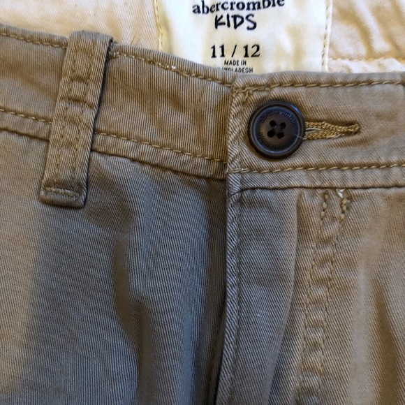 Abercromie Shorts NWT. Boys 11/12. Tan - Picture 2 of 7